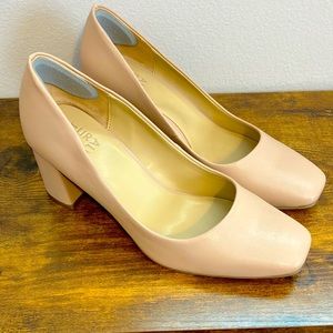 Naturalizer Heels- great condition! Size 9